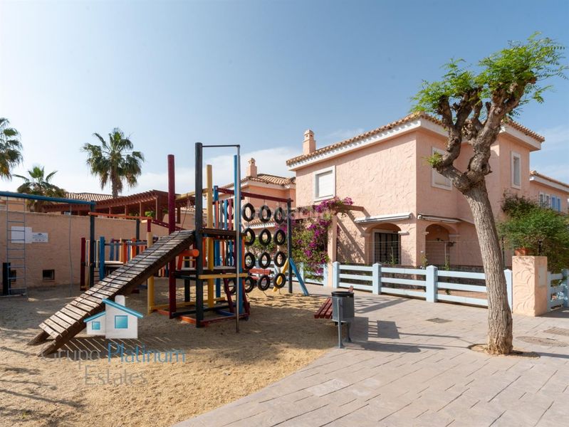 Foto 4b040afa-b018-491a-94d3-ce068dc29bf4. Apartament amb piscina a Las Marinas - Pueblo Laguna Vera