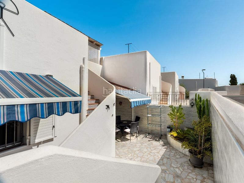 Foto f6d68ec9-a76d-4f5a-9e43-e4cf577ef66c. Casa aparellada amb calefacció aparcament piscina a Mojácar