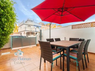 Casa adossada a San Juan de los Terreros