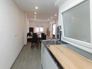 Maison jumelée à Centre. Casa totalmente reformada en 2023 acabados de calidad.