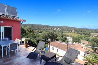 Chalet à Vall-llobrega. Chalet familiar en zona tranquila, cerca del centro urbano.