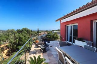 Chalet in Vall-llobrega. Chalet familiar en zona tranquila, cerca del centro urbano.
