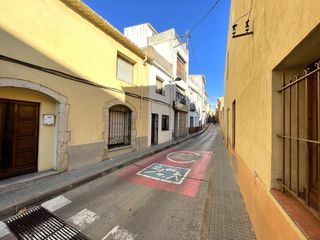 Semi detached house  De la caritat. De cuatro habitaciones con jardín