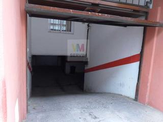 Parking coche en De la font 2. Garaje cerrado de 12m2 en sótano del edificio manila.