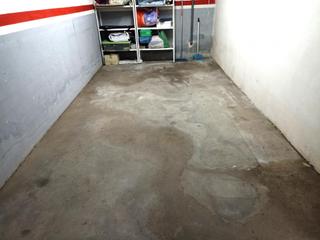 Aparcament cotxe a Enric vincke 19. Garaje cerrado en calle enric vincke,