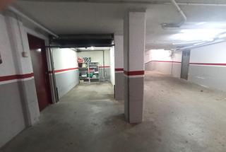 Aparcament cotxe a Enric vincke 19. Garaje cerrado en calle enric vincke,