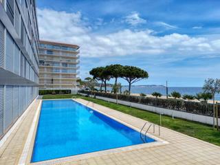 Àtic  Lleida. Ático dúplex de lujo con piscina privada y vistas al mar.