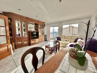 Casa adossada  Industrials. Espacio, luz y ubicación todo lo que buscas.