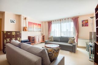 Apartamento en De canigó 26. Piso luminoso con parking en zona alta, instituto vilartagues.