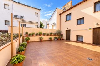 Casa adossada  D'adrià álvarez. Vive e invierte en el corazón de palamós! chalet pareado con loc