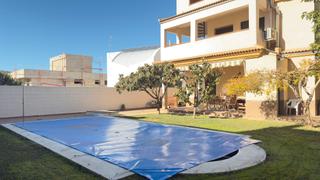 Chalet  Calle clara campoamor. Chalet urb. santa catalina