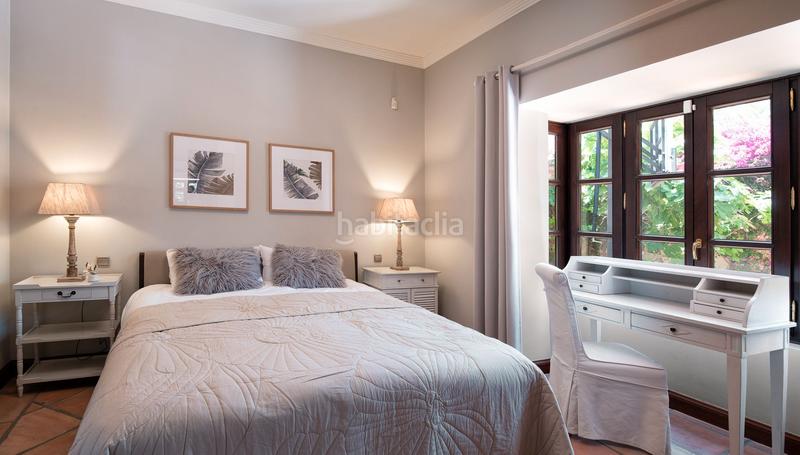 Foto 2cf4d4b8-dd02-4bec-b81a-8ddc077e1e70. Rent chalet with parking pool in Sierra Blanca Marbella