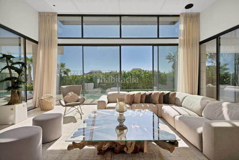 Foto f45104de-92c9-4a0d-8f0d-828481c8afb6. Xalet amb calefacció aparcament piscina a Nagüeles Alto Marbella