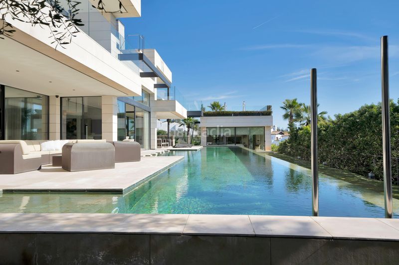 Foto f66663ce-c2b4-49ea-afe4-774951237cfa. Xalet amb calefacció aparcament piscina a Nagüeles Alto Marbella