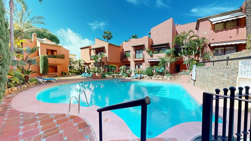 Foto 0b2e1574-4022-4168-b683-15e32664825d. Piso precioso piso en jardines de don carlos, elviria en Marbella