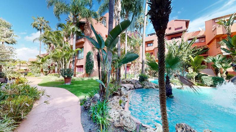 Foto 4a288c55-19ae-496d-ac78-8a4349dd840b. Piso precioso piso en jardines de don carlos, elviria en Marbella