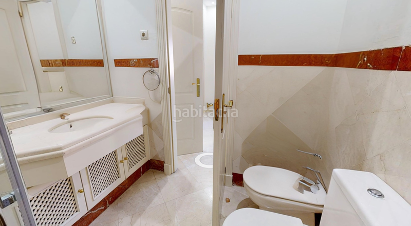 Foto ea3ec021-9a2f-4205-9fcb-ed943032507f. Piso precioso piso en jardines de don carlos, elviria en Marbella