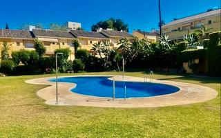 Chalet  C. sierra morena, 18. Adosado reformado con acceso a piscina en la nueva milla de oro