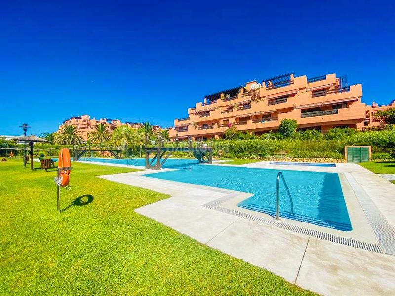 Foto 528ba695-0f07-4bfe-a4e5-807220b567d9. Lloguer àtic amb aparcament piscina a Zona de Punta Plata Estepona