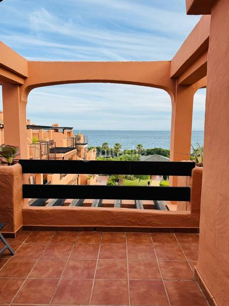 Foto b523815a-c56c-422e-87ed-d1ee26994258. Alquiler ático en Zona de Punta Plata Estepona
