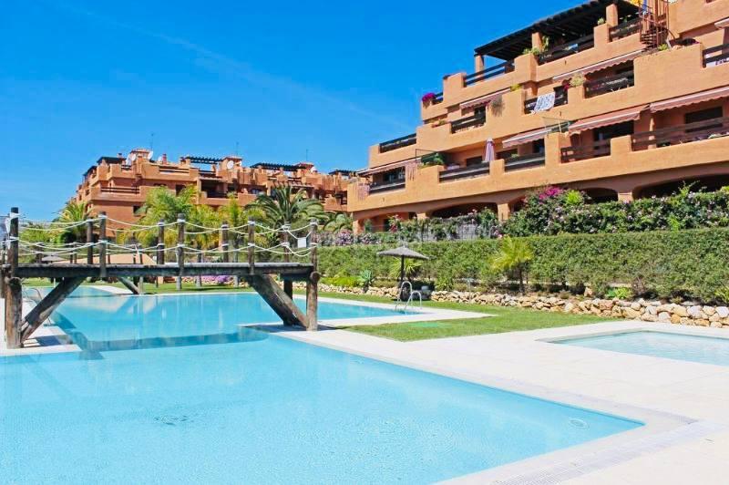 Foto 2d612abd-089a-4f77-89e1-256740ed7137. Miete dachwohnung mit parking pool in Zona de Punta Plata Estepona