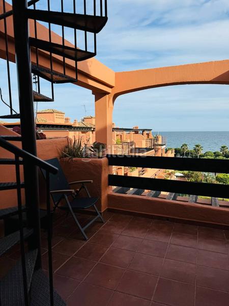 Foto 5aca2ac5-f96c-456e-8990-f8b96881e6fa. Miete dachwohnung mit parking pool in Zona de Punta Plata Estepona
