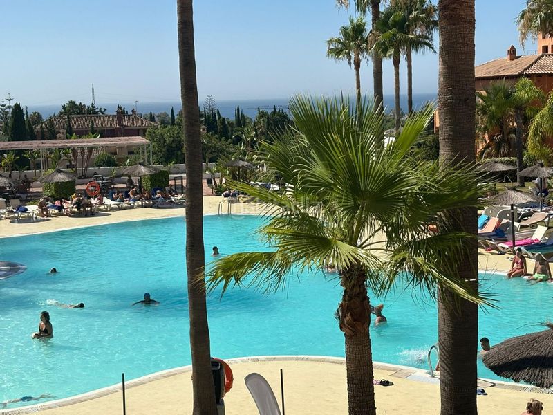 Foto deedf9c6-6046-40b1-a2db-53bdb9d4ee6d. Apartament amb piscina a Los Flamingos Benahavís