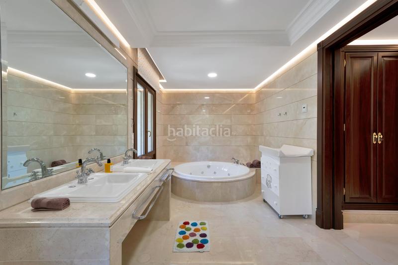 Foto 50ea6cc0-18ec-43bb-81b7-eebda276caa3. Rent chalet with heating parking pool in Sierra Blanca Marbella