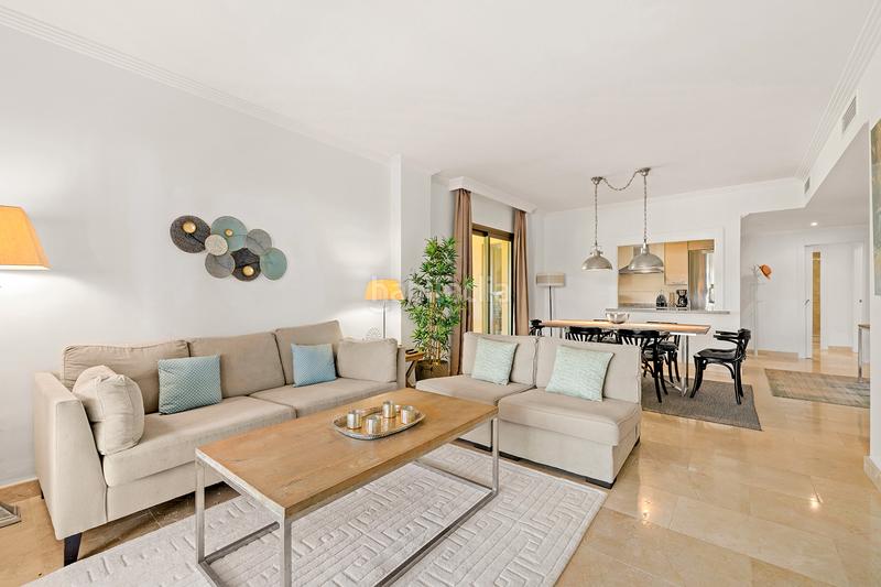 Foto 005469f6-8837-468b-9b53-7f17fa468c26. Apartament amb calefacció aparcament piscina a El Paraíso Benahavís