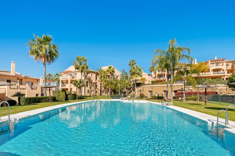 Foto 2d524eb2-37d4-4987-8877-a6d66cb3d11c. Apartament amb calefacció aparcament piscina a El Paraíso Benahavís