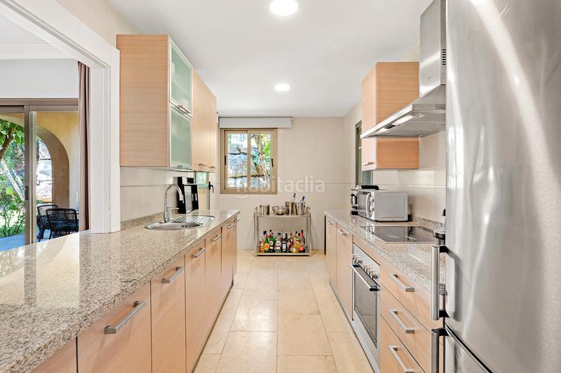 Foto 8dab856e-e1f6-4ded-b25a-71bd4dbe1b75. Apartament amb calefacció aparcament piscina a El Paraíso Benahavís