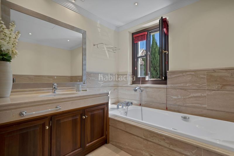 Foto 08449a2d-c1b9-402e-b8b8-9858e5670a20. Xalet amb aparcament piscina a Sierra Blanca Marbella