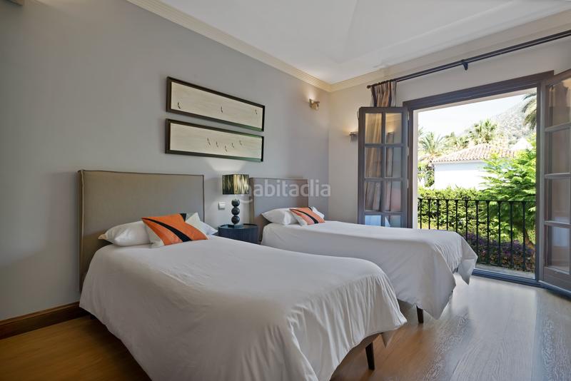 Foto 0b34df47-fe65-405f-9e1b-7c5da674cb01. Chalet con riscaldamento parcheggio piscina in lomas de Marbella club Marbella