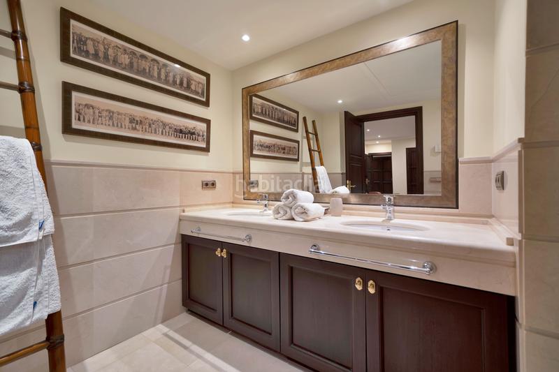 Foto 1b395d81-d275-4fd1-aef8-62cff8eb0cc9. Chalet con riscaldamento parcheggio piscina in lomas de Marbella club Marbella