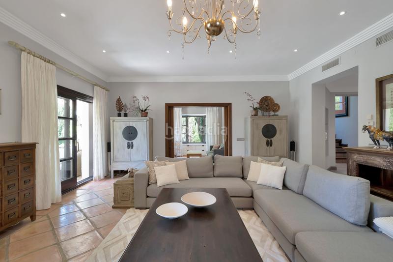 Foto 6cb03050-8075-48f8-8647-3c30547949ec. Chalet con riscaldamento parcheggio piscina in lomas de Marbella club Marbella