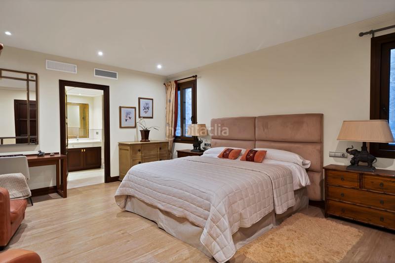 Foto 790f23e9-133e-4ac2-8fe7-36315ffea3d8. Chalet con riscaldamento parcheggio piscina in lomas de Marbella club Marbella