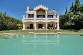 Chalet à Lomas de Marbella Club. Encanto andaluz con elegancia natural