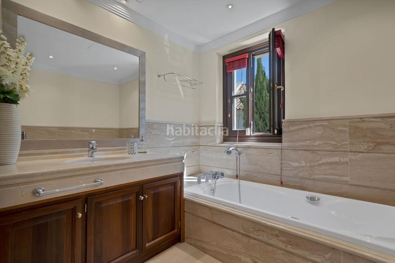 Foto d425caf9-077b-41b8-9a77-c672764a6714. Chalet con riscaldamento parcheggio piscina in lomas de Marbella club Marbella