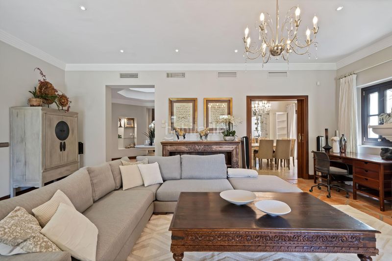 Foto e5ce4b64-7694-4515-84c2-ffd66851ce65. Xalet amb aparcament piscina a Sierra Blanca Marbella