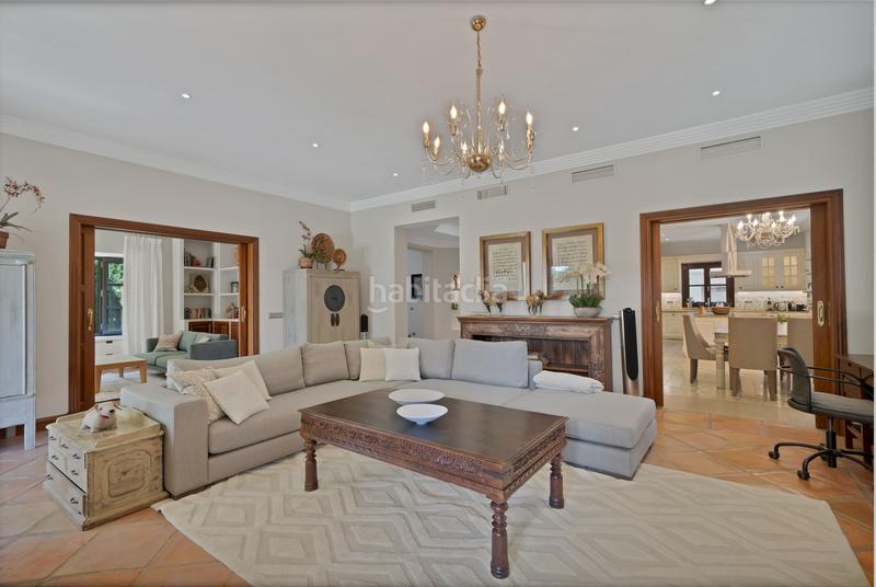 Foto f1fa9751-6ab4-40d1-bd64-0ee362e40b8d. Chalet con riscaldamento parcheggio piscina in lomas de Marbella club Marbella