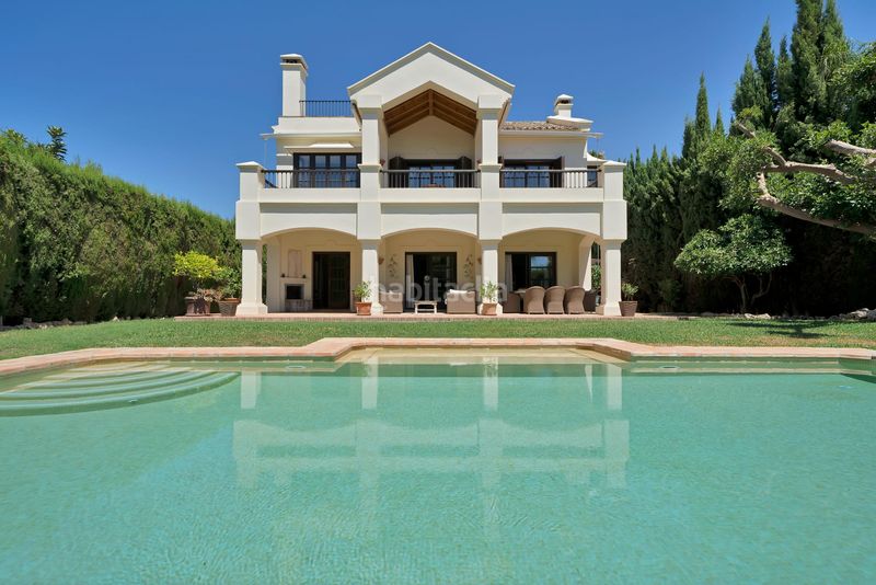 Foto f66f8eb8-96ea-4cd5-b20e-a1c5d4dac67b. Xalet amb calefacció aparcament piscina a Sierra Blanca Marbella