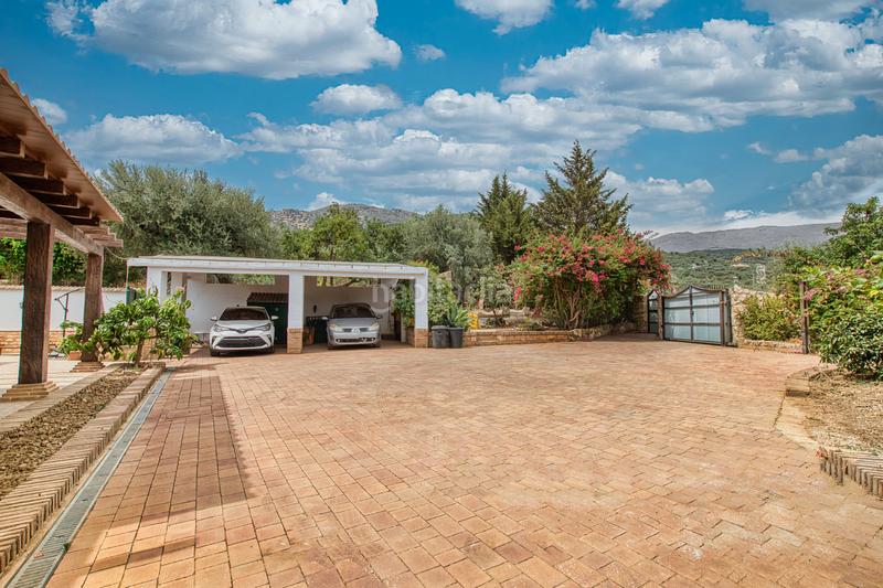 Foto bc4969a3-17b1-4d23-9886-0d222db92232. Chalet casa perfecta para inversión en Periana