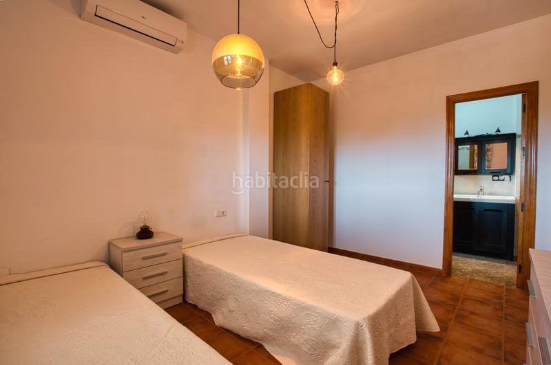 Foto f23a6f73-469e-4d9a-8459-4e7158468a63. Chalet casa perfecta para inversión en Periana