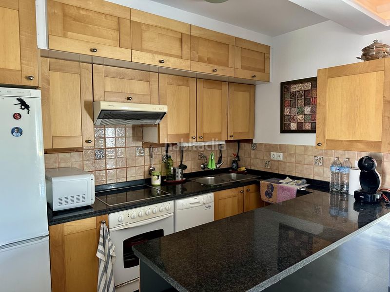 Foto 0b79fcf7-3aca-48fc-a972-84ce610cb080. Casa adossada amb piscina a Manilva pueblo Manilva