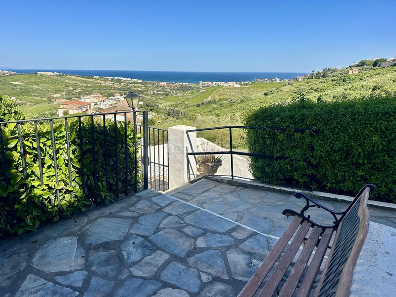 Foto bd92ce20-146f-4a4d-a0ef-6a1b23de6085. Casa adossada amb piscina a Manilva pueblo Manilva