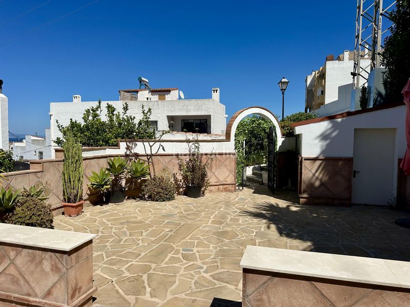 Foto d8a070fe-aa37-409b-a330-681132b6f826. Casa adossada amb piscina a Manilva pueblo Manilva