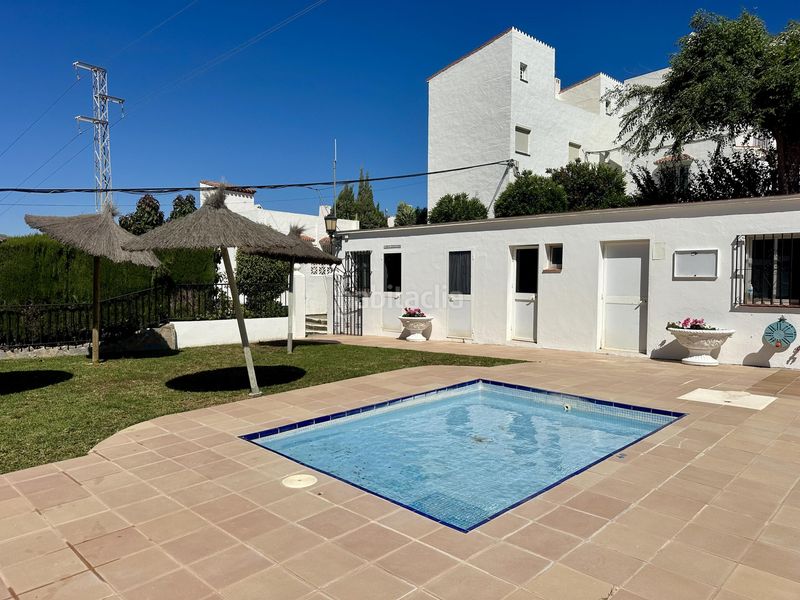 Foto f61bd0b3-6b61-49d2-95a7-72cfbc141fbb. Casa adossada amb piscina a Manilva pueblo Manilva
