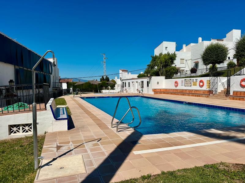 Foto 34ede37d-5884-4cfe-a50b-b767be5a5964. Chalet  independiente en calle pedreta en Manilva pueblo Manilva