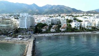 Apartment  Avenida severo ochoa #12 planta 4. Living in marbella, just 50 meters from the medite...