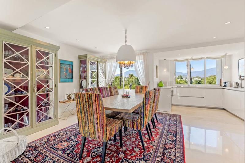 Foto 1d31d500-3104-4b70-99c4-f86a6542a887. Ático beachfront duplex penthouse with panoramic seaviews in los granados ii, Puerto Banús en Marbella